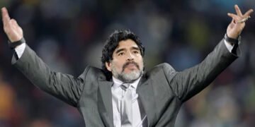 Марадоні перед смертю змішували ліки з пивом: нові подробиці трагедії