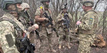 Українські війська відводять з невигідних позицій на одній з ділянок фронту на Донеччині, – Наєв