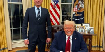 Спецпосланець Трампа Гренелл заявив, що ядерна зброя в Україні “належала РФ”: йому порадили вчити історію