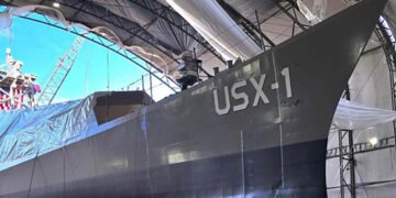 Замінить повноцінний корабель: у США спустили на воду найбільший у світі морський безпілотник