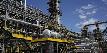 “Один із десяти найбільших у РФ”: дрони атакували Новокуйбишевський НПЗ, який виробляє 8,8 млн тонн нафти на рік