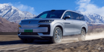 З автопілотом і запасом ходу 1300 км: BYD готується випустити новий гібридний позашляховик