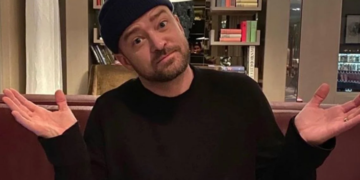 Джастін Тімберлейк красиво відшив росіянку, яка кинула йому на концерті бюстгальтер із посланням