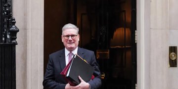 “Політичний театр” без жодної конкретики: The Telegraph розповів, за що критикують миротворчий план Стармера для України