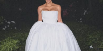 Ексчоловік Кім Кардашʼян змусив її повернути коштовну обручку після розлучення