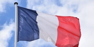AP: у Франції допускають розгортання миротворців вздовж лінії Дніпра або західніше