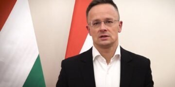 Угорщина вимагає зняти санкції ЄС з рослігархів Усманова, Мазепіна і Фрідмана