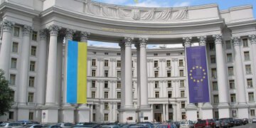 Україні не надходили офіційні пропозиції від країн-партнерів щодо поступок територіями, – МЗС