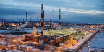 Українські БПЛА подолали 800 км та вдарили по одному з найбільших НПЗ Росії