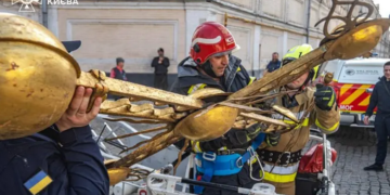 З храму у Києво-Печерській лаврі зняли хрест: що сталося