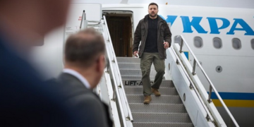 Літак Зеленського прибув до Великої Британії