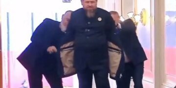 Кадыров наградил продюсера, который назвал Путина “оборзевшим преступником”. ВИДЕО