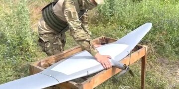 “Оборудованный нейросетью”: бойцы ВСУ сбили редкий российский дрон. ВИДЕО