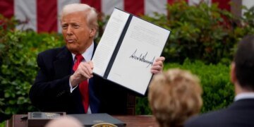 Пошлины Трампа “подрежут крылья” американской оборонке — Politico