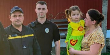 Трехлетняя путешественница преодолела 10 км и дошла до соседней области. ФОТО