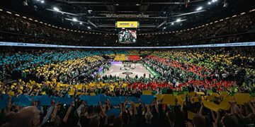 “Путін – х***о” на заповненій арені: литовські фанати заспівали легендарну пісню перед грою проти сербського клубу. ВІДЕО