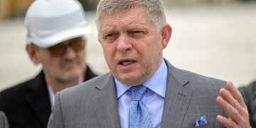 Фіцо підтвердив свій намір відвідати парад у Москві 9 травня: в Єврокомісії відреагували