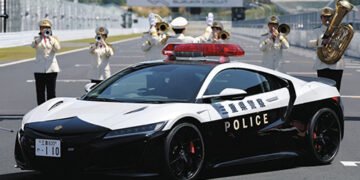 Патрульна поліція Японії їздитиме на Honda NSX