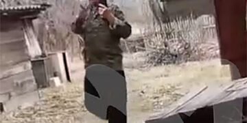 В Приморському краю РФ пенсіонер на зло сусідам вмикає гімн України. ВІДЕО