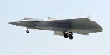 У небі знову помітили секретний китайський винищувач J-36. ВІДЕО