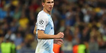 Коштує 40 млн євро: український футболіст потрапив у тридцятку найдорожчих центрбеків світу