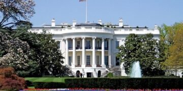 Суд наказав адміністрації Трампа припинити блокування роботи Associated Press у Білому домі