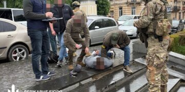 Схема за 9 тысяч долларов: правоохранитель пытался организовать побег призывников за границу