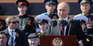 “Парадокс и позор”: как любитель-историк Путин унизил себя на параде