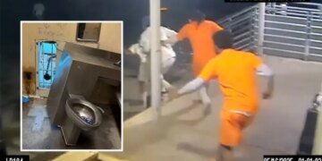 Из тюрьмы в США из-за дыры в туалете сбежали 10 заключенных. ВИДЕО