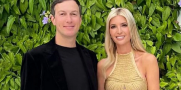 Іванка Трамп “вигуляла” золоту міні-сукню на вечірці в Майамі