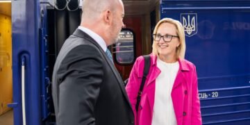 До Києва прибула Джулі Девіс, яка очолить посольство США в Україні