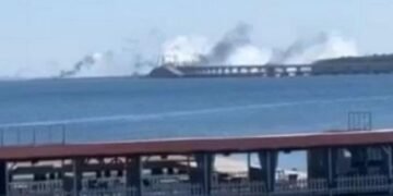 Вибухова ніч у Криму: окупанти перекрили Керченський міст