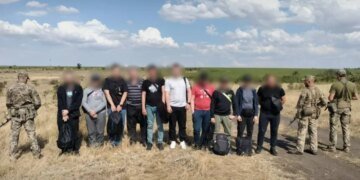 Пограничники задержали 10 мужчин, которые платили криптовалютой за побег в Молдову