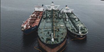 Евросоюз снизил цену на российскую нефть и ужесточил санкции против РФ