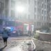 В Киеве из-за российского удара погиб человек, огонь охватил жилые дома, рынок, садик и гаражи. ВИДЕО