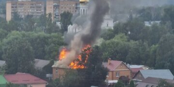 Дроны все ближе: Подмосковье горит после дневной атаки. ВИДЕО