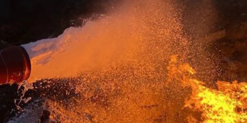 Россияне атаковали дронами Днепропетровскую область: горели предприятия, повреждена инфраструктура