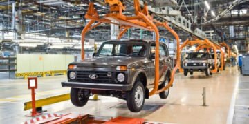 АвтоВАЗ скорочує роботу через кризу, спричинену війною проти України, – ЦПД