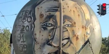 “Крута гівновозка”: у Полтаві помітили асенізаторську машину з зображенням Путіна. ВІДЕО