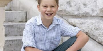 Кейт Міддлтон і принц Вільям показали новий портрет принца Джорджа у його 12-й день народження