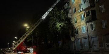 Унаслідок нічної атаки у столиці частково перекрито рух транспорту