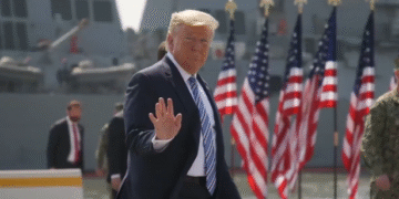 Трамп їде до Шотландії грати в гольф на тлі скандалу з файлами Епштейна