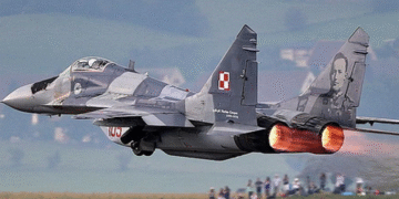 Польща підняла у небо військову авіацію через ракетну атаку РФ по Україні