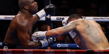 Усик знищив Дюбуа: відео найкращих моментів