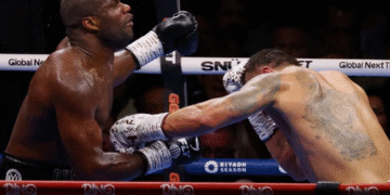 «Сам вирішив упасти»., – ексчемпіон світу розчарований нокаутом Дюбуа в реванші з Усиком