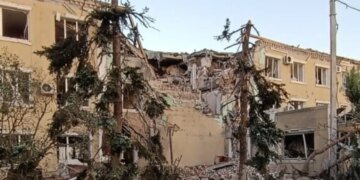 Россия ночью нанесла удар дронами по Славянску: поврежден отель, есть раненый. ФОТО