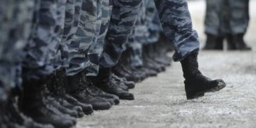 Путин бросает на фронт личную армию: Росгвардия едет воевать за 4240 рублей в день