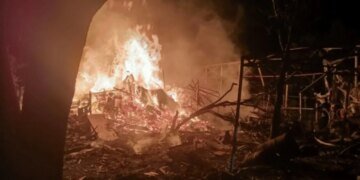 Россияне атаковали Киевскую область дронами: возникли пожары, есть раненые