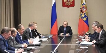 После встречи с Уиткоффом Путин 6 часов мариновал членов  своего совбеза: что случилось