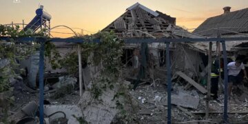 Спасатели достали из-под завалов раненого мужчину и погибшую женщину на Днепропетровщине. ФОТО